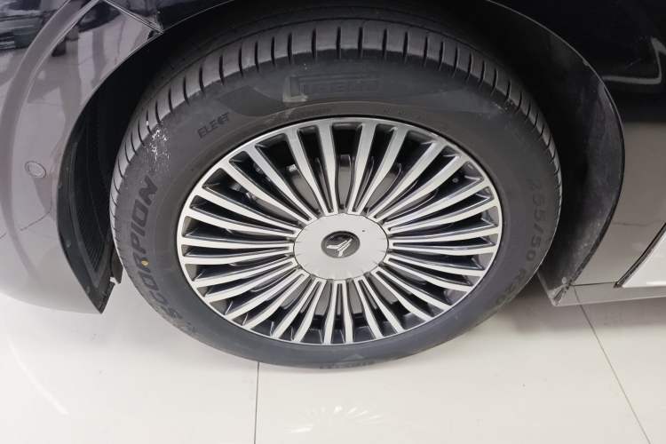 Used VOYAH Dream 2025 PHEV Four-Wheel Drive Excellence Kunpeng Edition Left Front Wheel Hub