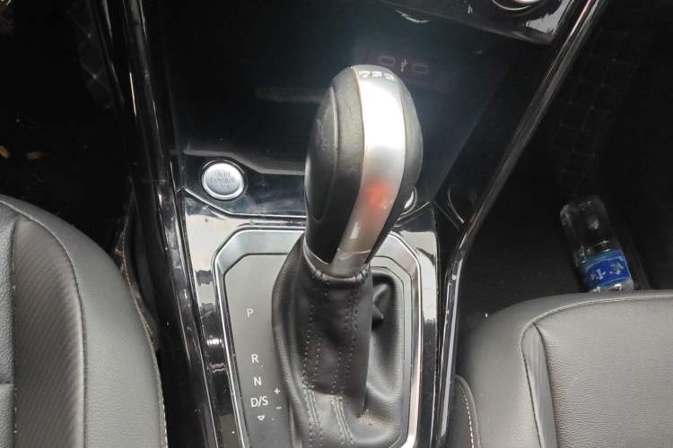 Used Volkswagen T-ROC 2021 280TSI DSG Two-Wheel Drive Comfort Connect Edition Gear Lever