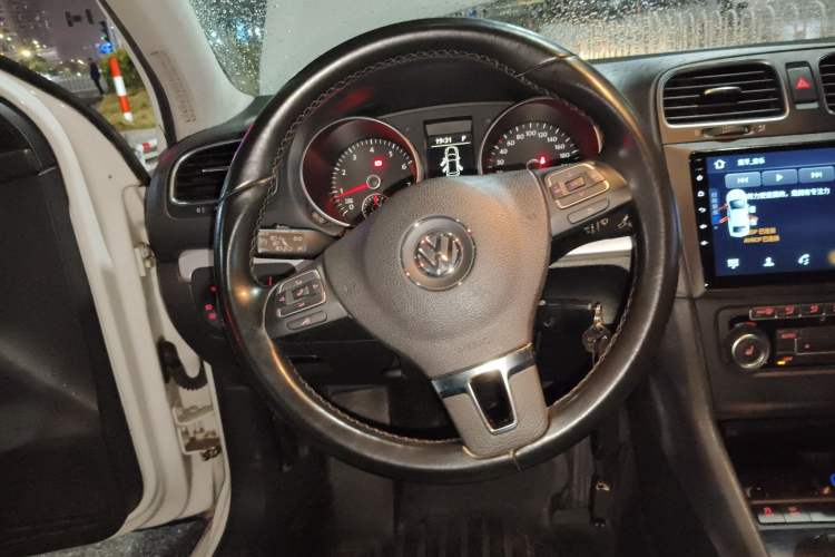 Used Volkswagen Golf 2012 1.4TSI Automatic Luxury Edition
