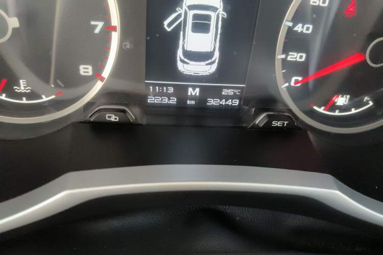 Used Geely Auto Emgrand X7 Sport 2016 2.0L Manual ZhiShang Version Odometer Close Up