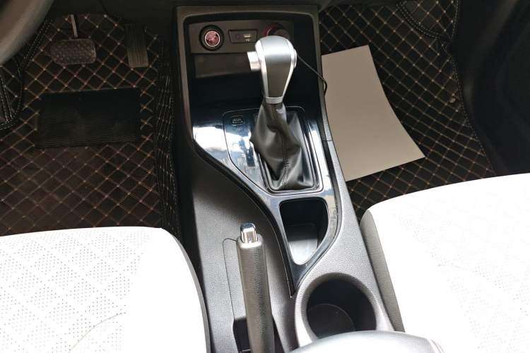 Used Baojun 730 2021 1.5T CVT Fashion Version 7 Seats Gear Lever