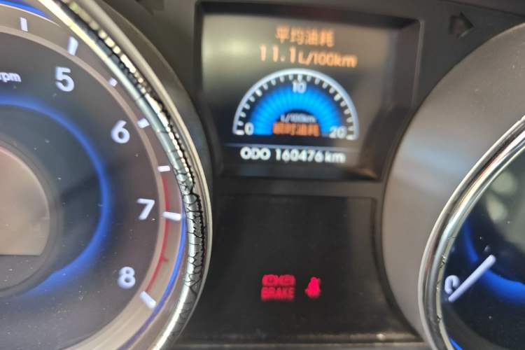 Used Hyundai Sonata 2011 2.0L Automatic Luxury Edition Odometer Close Up