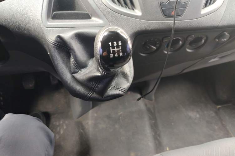 Used Ford Transit 2017 2.0T Diesel Multi-Function Commercial Vehicle Short Wheelbase Mid-Roof China V Standard Gear Lever