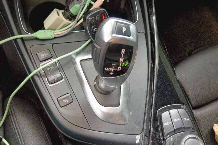 Used BMW 2 Series 2018 220i Convertible Coupe Sports Design Package Gear Lever