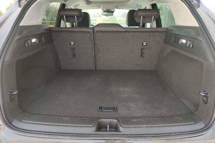 Used Buick Envision 2025 25T Entry-Grade Platinum Edition Trunk