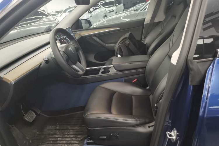 Used Tesla Model Y 2021 Long-Range All-Wheel-Drive Version 3D7