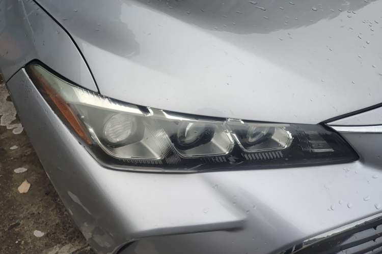Used Toyota Avalon 2019 2.0L Ambition Edition China VI Right Front Headlight