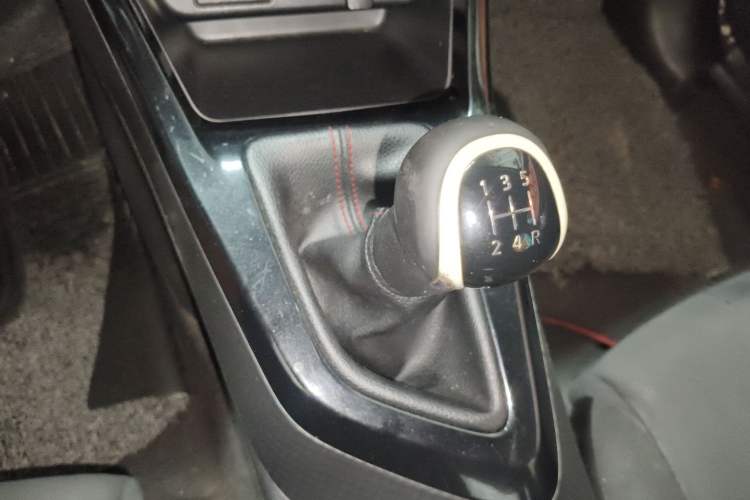 Used Nissan Lannia 2016 1.6L Manual Fashion Edition Gear Lever