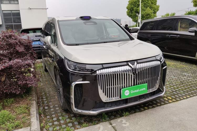 Used VOYAH Dream 2025 PHEV Four-Wheel-Drive Flagship Version – Qiankun Edition Front Right 45 Deg