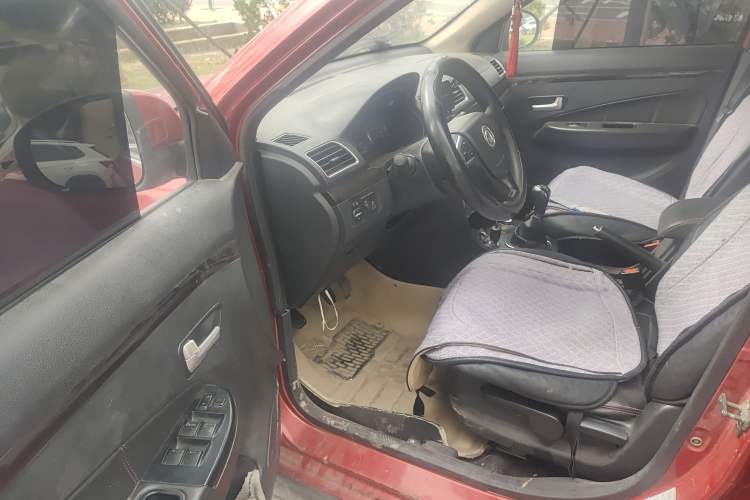 Used Dongfeng Fengon 360 2015 1.5L Manual Luxury 7-Seater China IV Standard Driver Seat