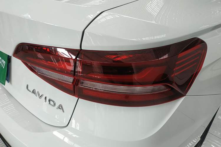Used Volkswagen Lavida 2024 1.5L Automatic Starry Sky 5 Million Edition Right Rear Taillight