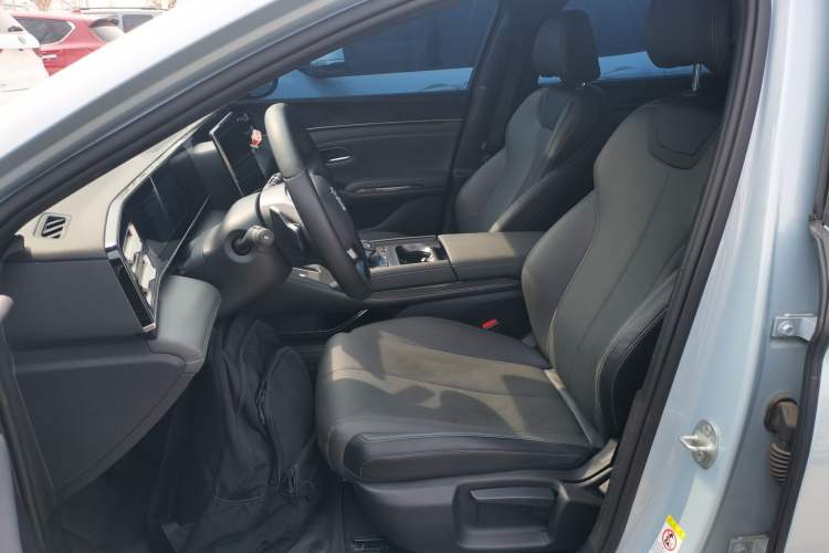 Used BYD Qin L 2025 DM-i Smart Drive 80KM Leading Model Left Front Seat