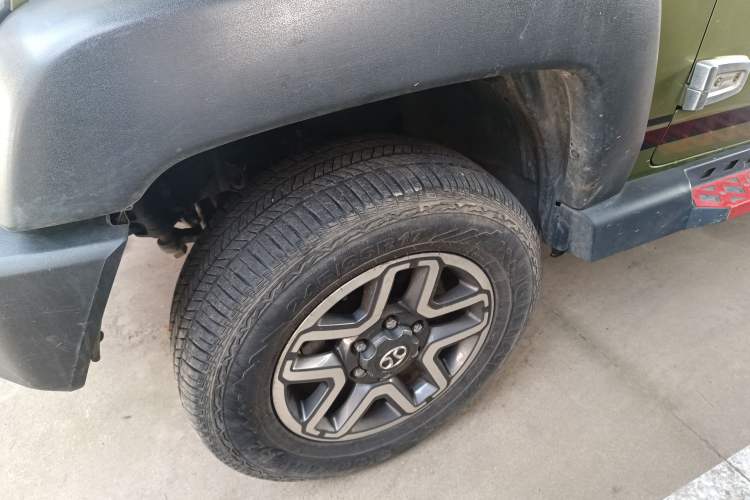 Used BAIC Off-Road BJ40 2016 40L 2.3T Automatic All-Wheel Drive Premium Edition Left Front Wheel Hub