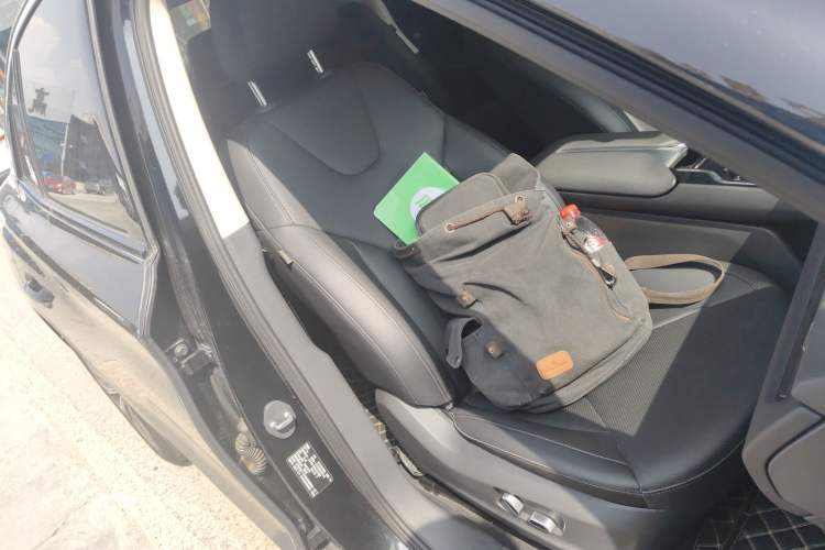 Used Hongqi E-QM5 2022 431 km Charge & Enjoy Edition Right Front Seat