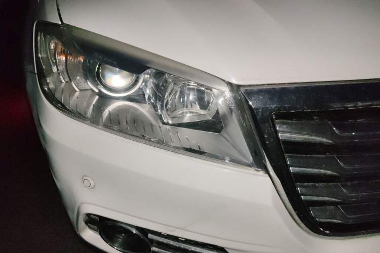 Used Haval H6 2015 Revised Version Sport Edition 1.5T Manual Transmission Two-Wheel Drive Elite Grade Right Front Headlight