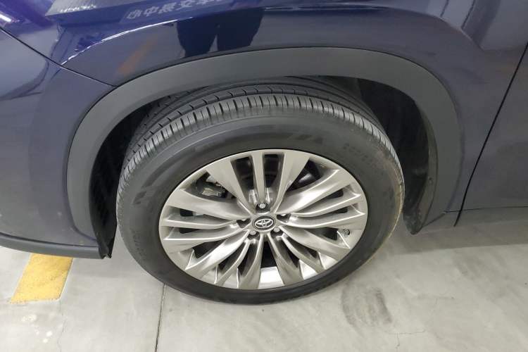 Used Toyota Highlander 2022 Dual-Engine 2.5L Four-Wheel Drive Prestige Version 7 Seats
