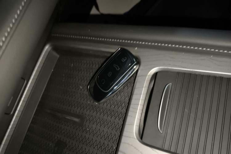 Used Chery Arrizo 8 2023 High-Performance Edition 2.0T DCT Powerfully Equipped Interior 1