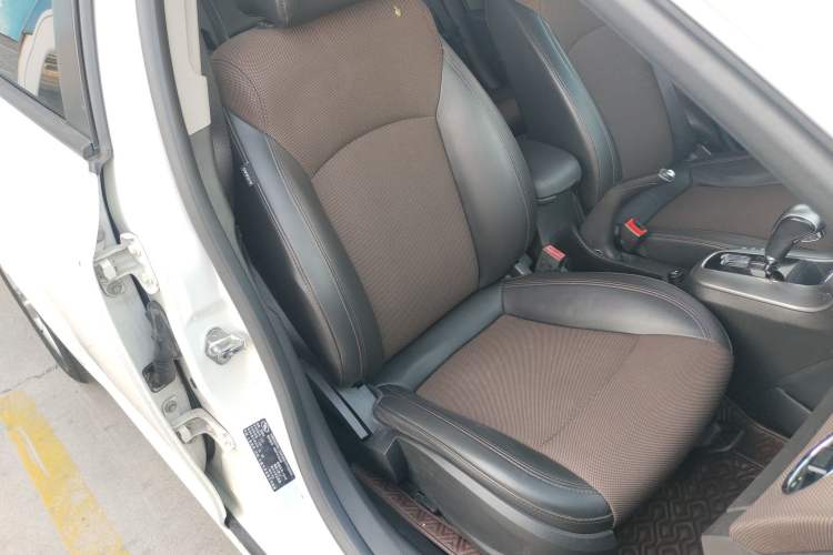 Used Chevrolet Cruze 2013 Hatchback 1.6L Automatic Luxury Model Right Front Seat