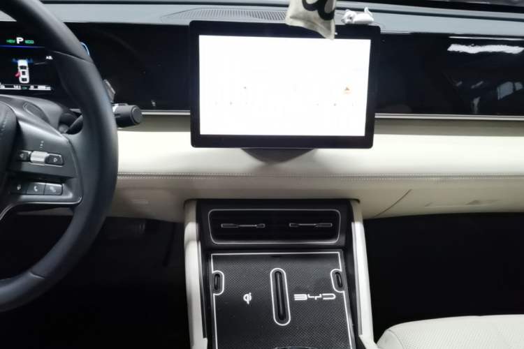 Used BYD Qin L 2024 DM-i 80KM Leading Model
