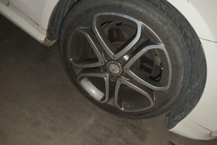 Used Mercedes-Benz E-Class 2014 E 260 Coupe Right Front Wheel Hub