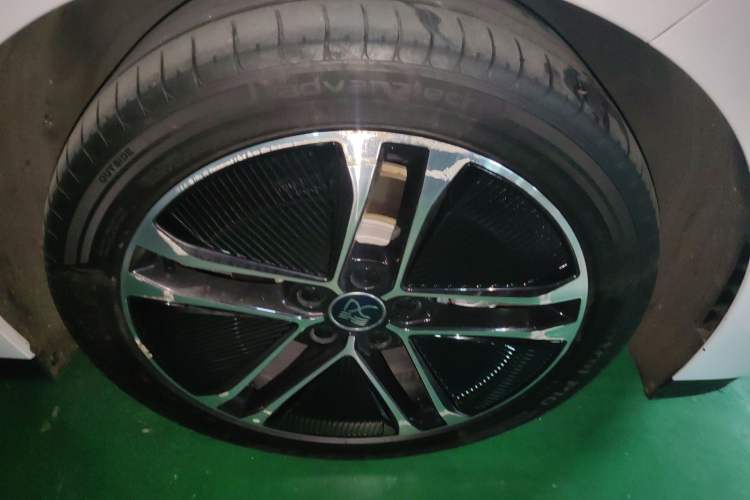 Used BYD Han 2023 EV Champion Edition 605KM Front-Drive Premium Model Right Front Wheel Hub
