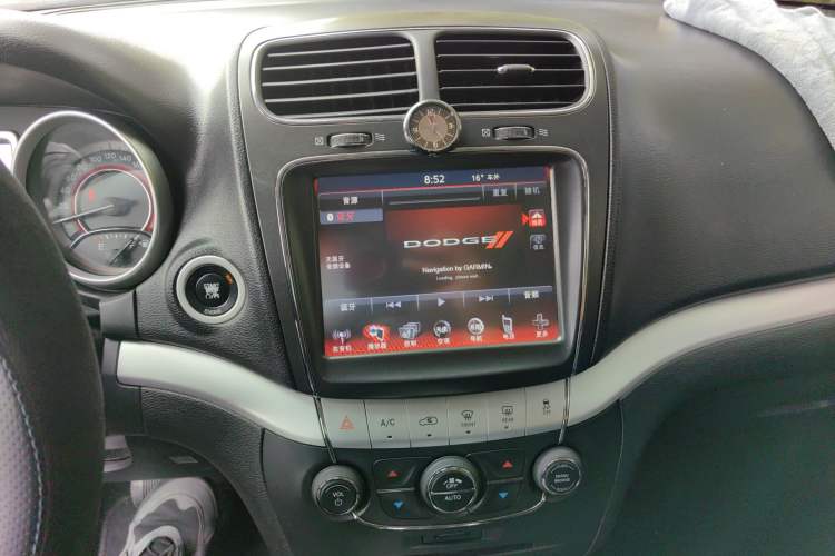 Used Dodge Journey 2013 3.6L Four-Wheel Drive Flagship Edition Audio And AC Panel