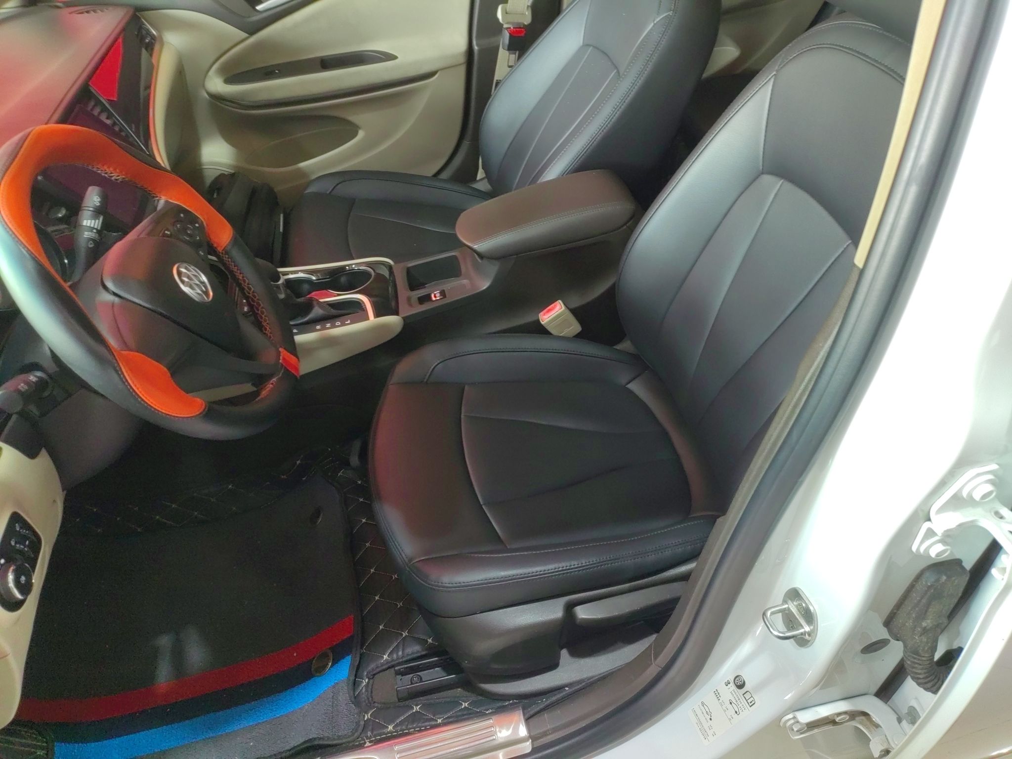 Переднее сиденье в автомобиле