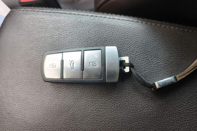 Used Volkswagen Magotan 2012 Travel Edition 2.0 TSI Comfort Version Vehicle Key