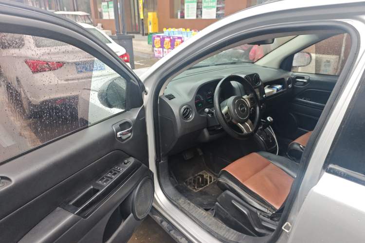 Used Jeep Compass 2011 2.4L four-wheel drive Comfort version