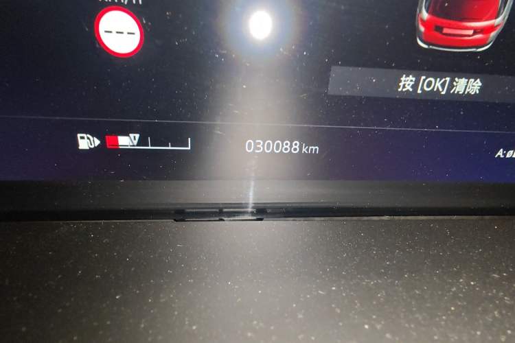 Used Land Rover Discovery Sport 2021 249 PS R-Dynamic S Performance Edition Odometer Close Up