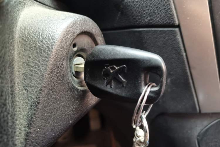 Used Peugeot 301 2016 1.6L Manual Comfort Edition Vehicle Key