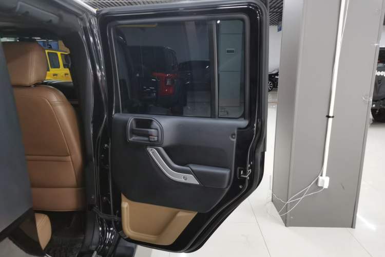 Used Jeep Wrangler 2013 3.6L Sahara Four-Door Edition