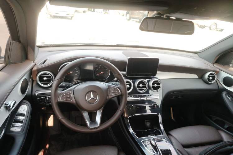 Used Mercedes-Benz GLC 2019 GLC 200 L 4MATIC Center Console