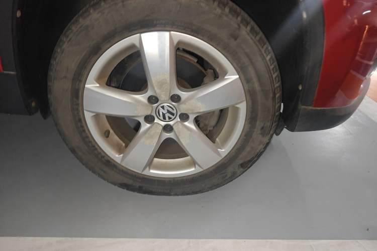 Used Volkswagen Tiguan 2012 1.8TSI Automatic Two-Wheel Drive Elite Edition Right Front Wheel Hub