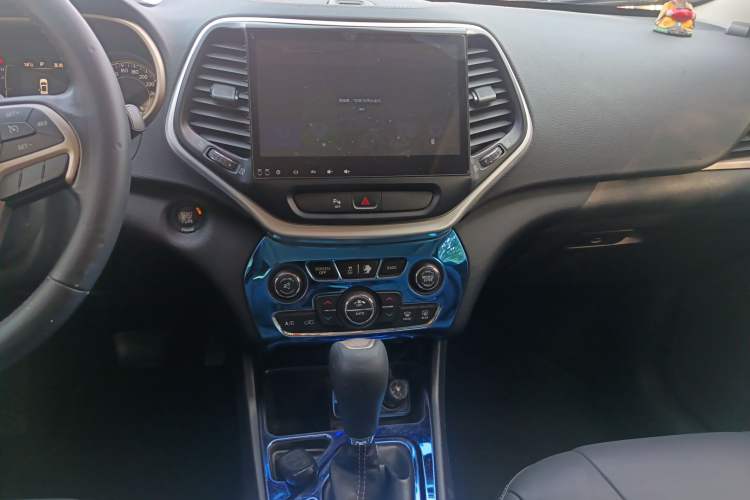 Used Jeep Cherokee 2016 2.4L Leading Edition
