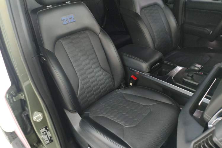 Used 212 T01 2024 2.0T Explorer