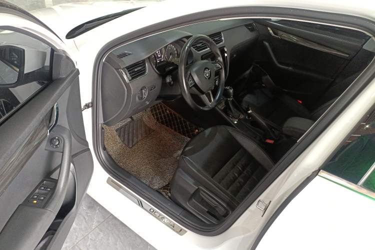 Used Skoda Octavia 2017 1.6L Automatic Smart Drive Edition
