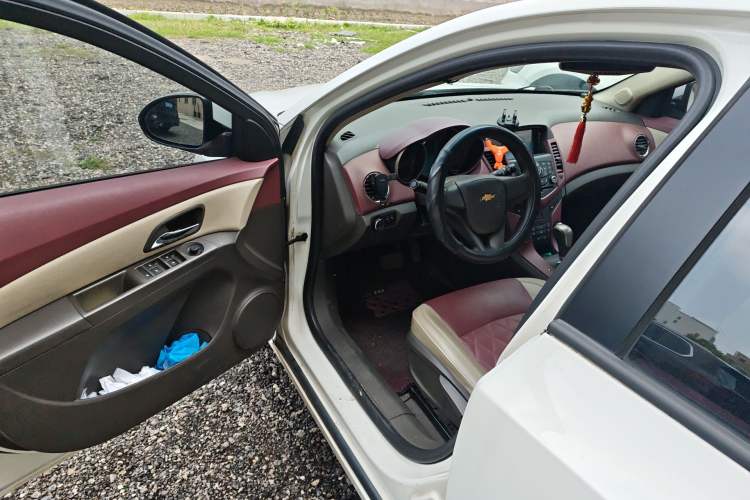 Used Chevrolet Cruze 2015 1.5L Classic SE AT Driver Seat