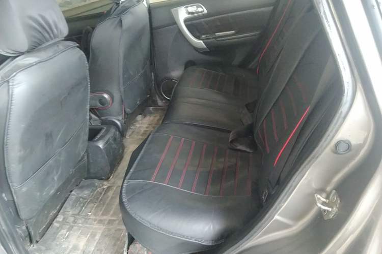 Used Haval H6 2013 Upgraded Model 1.5T Manual Two-Wheel Drive Elite Version Left Rear Seat