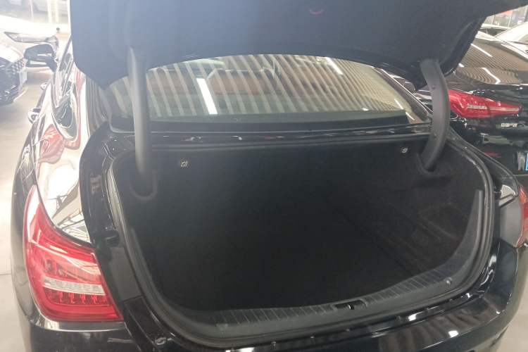 Used Hongqi H5 2019 30TD Dynamic Edition Trunk