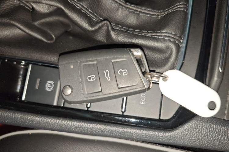 Used Volkswagen Sagitar 2023 300TSI DSG Excellence Edition Vehicle Key