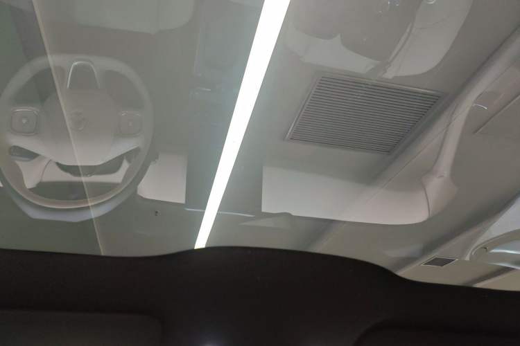 Used Nio ET5 2022 75 kWh Headliner