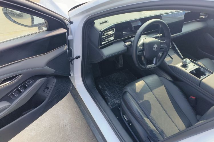 Used BYD Qin L 2025 DM-i Smart Drive 120KM Leading Model