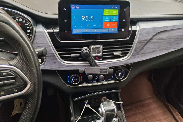 Used Baojun 730 2017 1.5T DCT Fashion Edition 7-Seater China V Emission Standard Audio And AC Panel