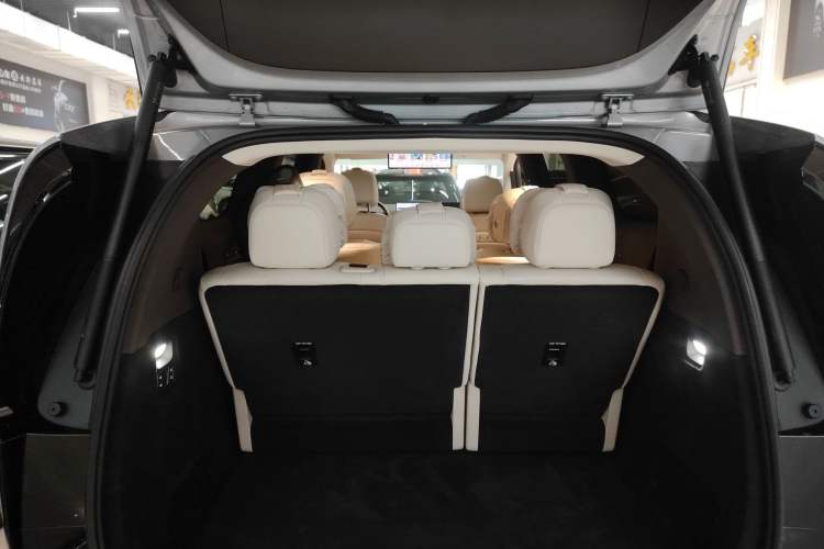 Used Li Auto MEGA 2024 Ultra Model
