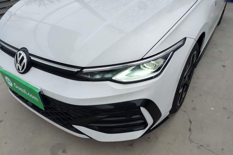 Used Volkswagen Golf 2025 300TSI R-Line
