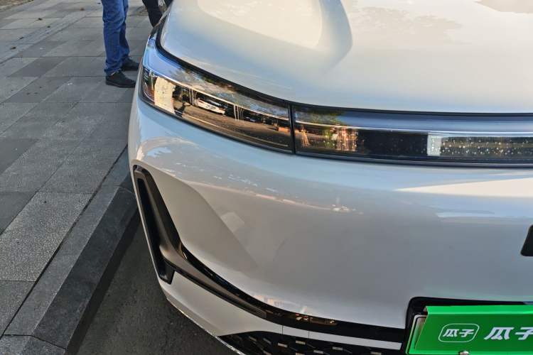 Used Geely Galaxy M9 2025 Model 210km Four-Wheel-Drive Leading Edition