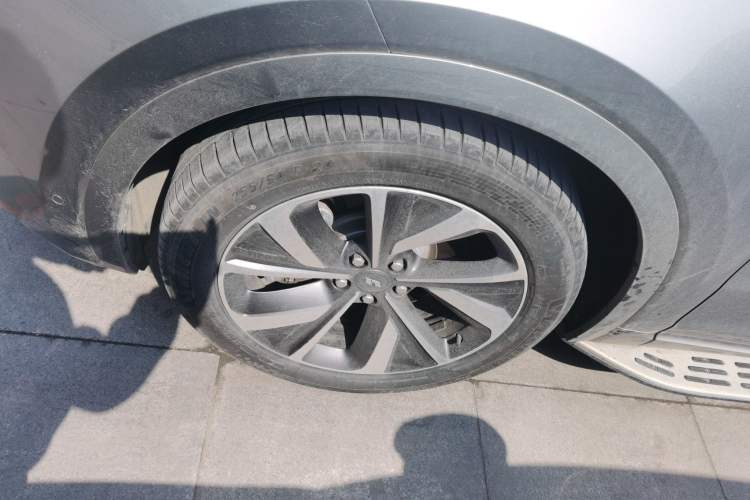 Used Li Auto ONE 2021 Extended-Range 6-Seater Version Left Front Wheel Hub