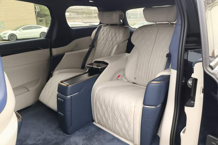 Used Buick GL8 2022 Avenir Avia Four-Seat Prestige Edition Left Rear Seat