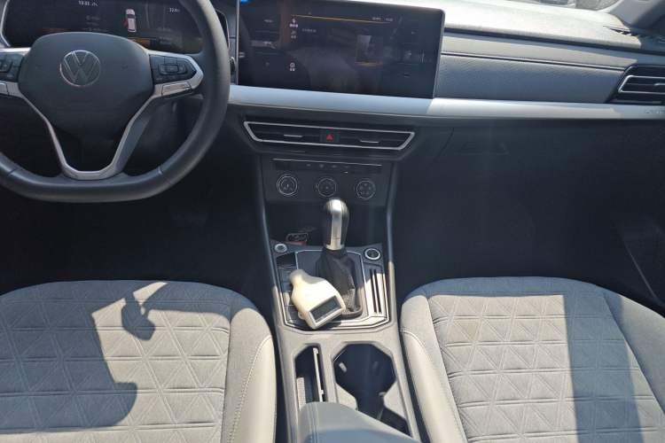 Used Volkswagen Lavida 2023 300TSI DSG Full-Comfort Edition Audio And AC Panel